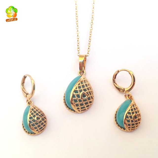 نیم ست فیروزه ای سنگی برنج طرح طلا همراه با زنجیر استیل طلایی